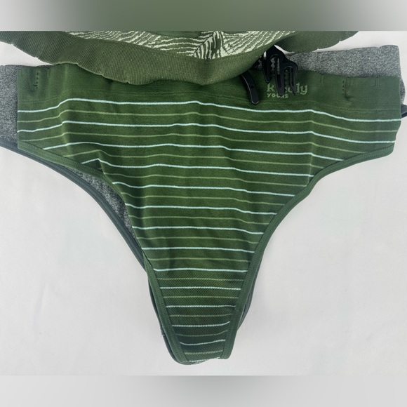 NWT Kindly Seamless 3 Pack Thongs - XXXL (22) - Picture 6 of 11